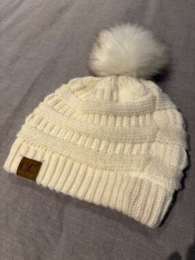 C.C Women’s Cream Cable Knit Pom Beanie